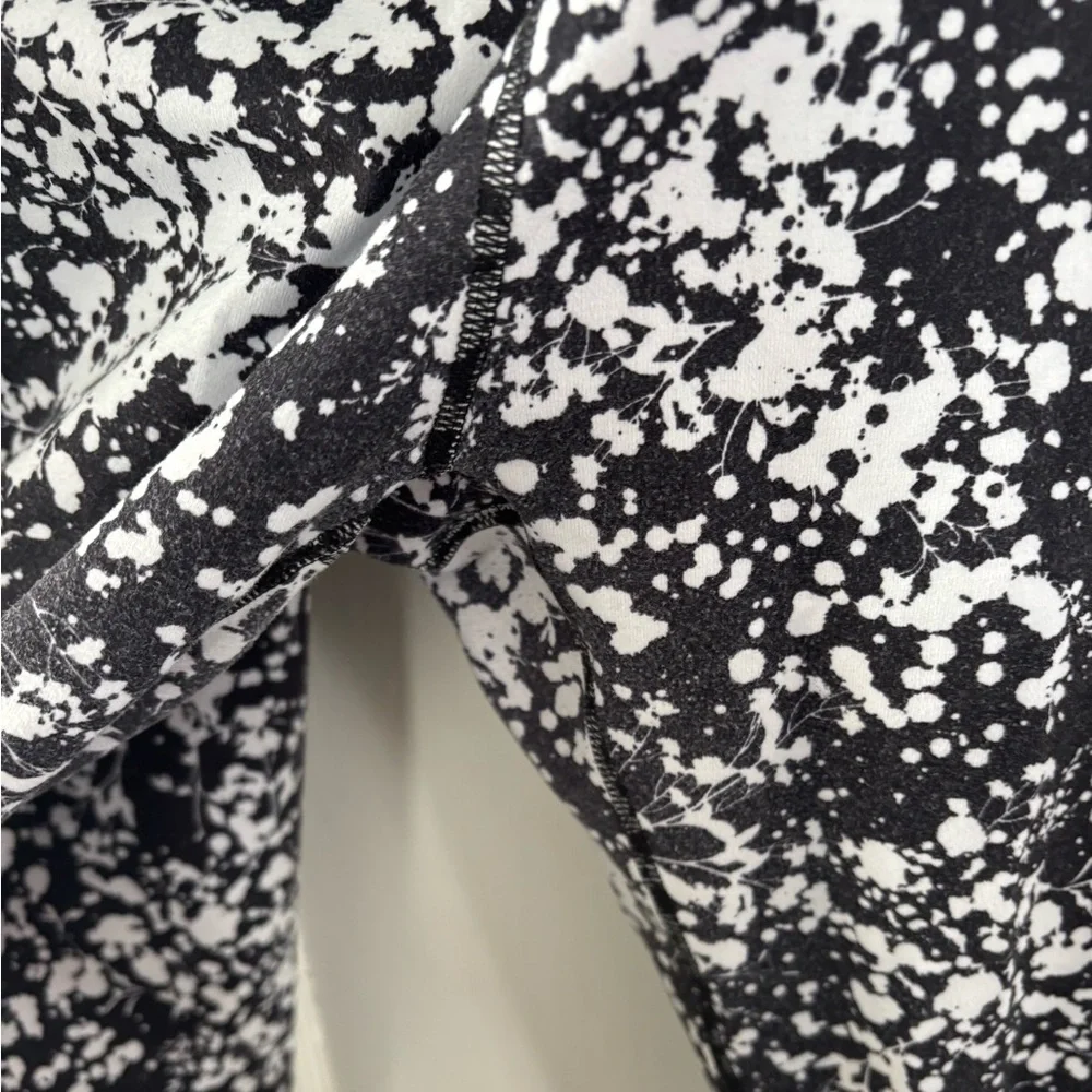 Fabletics Define PowerHold High-Waisted 7/8 Leggings | Black Elation | XXL - Picture 4 of 5